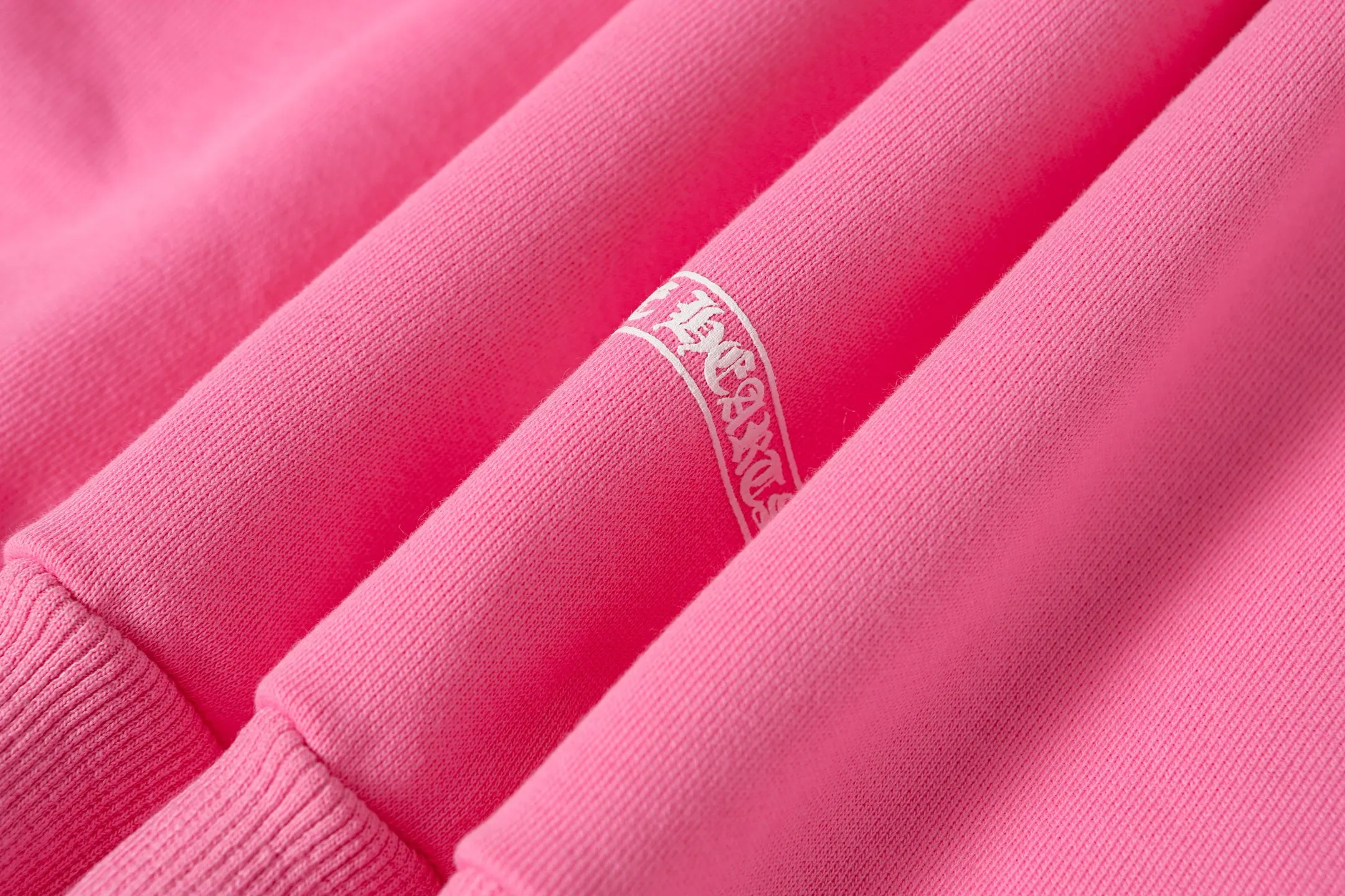 P240 3193 cross-border running quantity model, please do not place an order if you pursue quality - Chrome Hearts/Chrome Hearts colorful Sanskrit horseshoe phantom print hooded sweatshirt - High weight, high density and high quality, soft, delicate and skin-friendly wool, soft and silky to the touch, excellent warmth and skin-friendly properties - Custom-woven and custom-dyed, no color difference, no matter the fabric or workmanship details, it beats the ordinary version on the market - Hardware zipper accessories are all customized, full of details -Colour: pink -Size: S M L XL